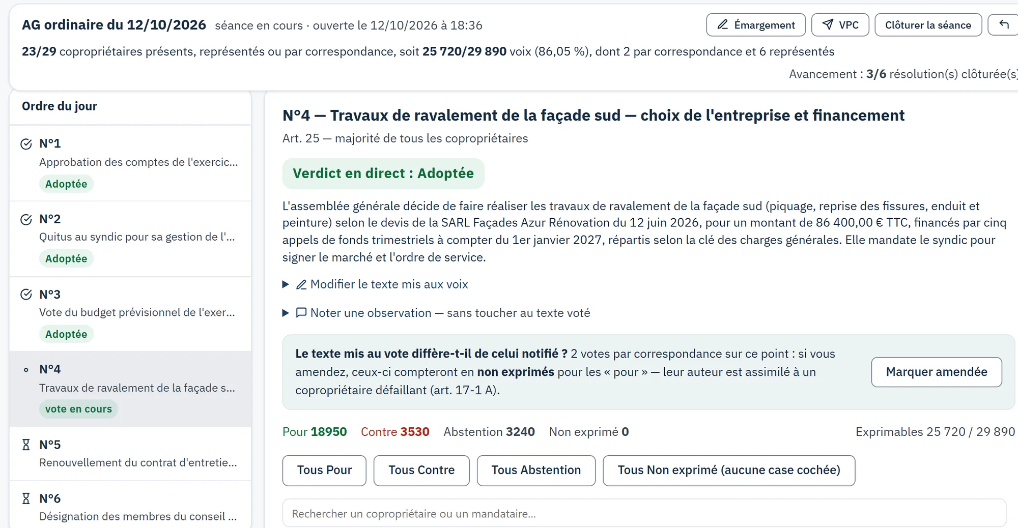 Séance d'AG en cours : 23 copropriétaires sur 29, soit 25 720 voix sur 29 890 ; la résolution n° 4, à l'article 25, « Adoptée » en direct