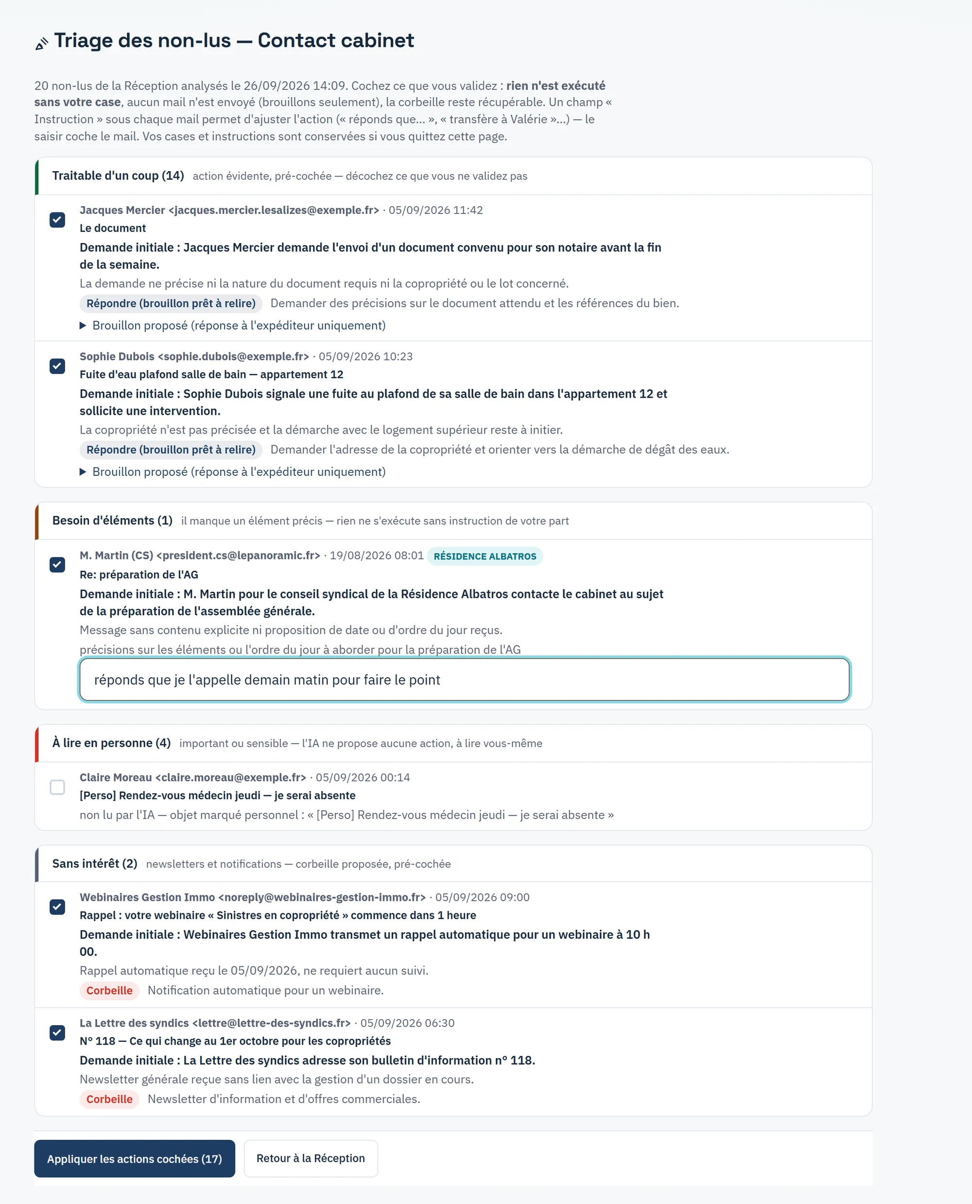 Écran « Triage des non-lus » : les mails classés en quatre groupes — traitable d'un coup, besoin d'éléments, à lire en personne, sans intérêt — chacun résumé avec l'action proposée, et le bouton « Appliquer les actions cochées »